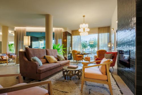 Előcsarnok, Charlie in Pesaro in Pesaro