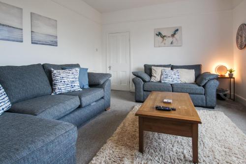 Fairways View - Spacious Apartment - Sleeps 6 - Lovely Views