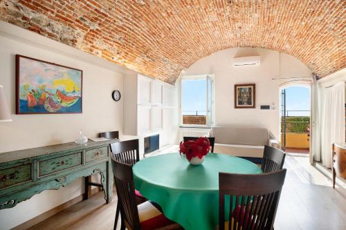Superior One-Bedroom Apartment with Balcony