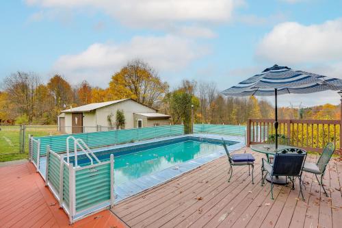 Pet-Friendly Ohio Escape with Pool, Deck and Fire Pit!