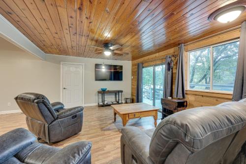 Spacious Hot Springs Lakehouse on Lake Hamilton! in Hot Springs, USA