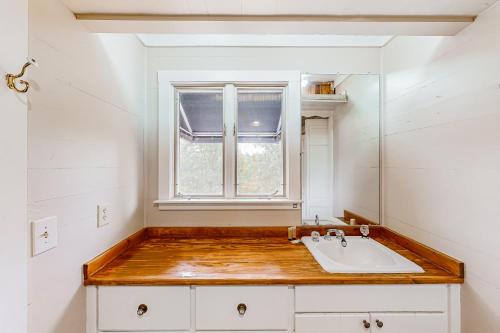 The Overlook Farm The Overlook Farm