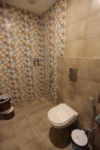 Standard King Room image 6