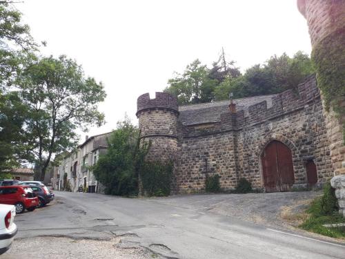 La maison des créatifs (La maison des creatifs) in Aveze mazpilsēta