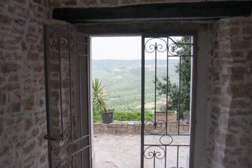 Bejárat, Houses of Motovun in Motovun