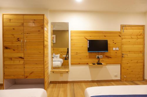 Deluxe Family Room image 3