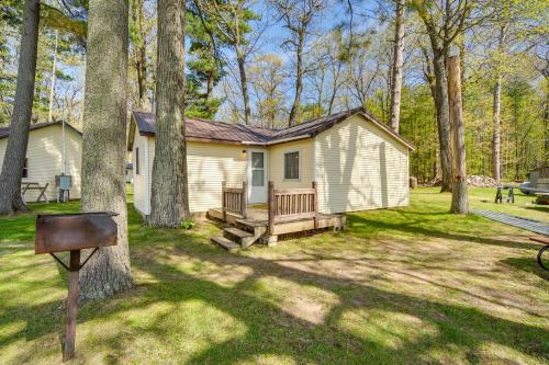 B&B Northwoods Beach - Stone Lake Cabin with Private Deck and Fire Pit! - Bed and Breakfast Northwoods Beach