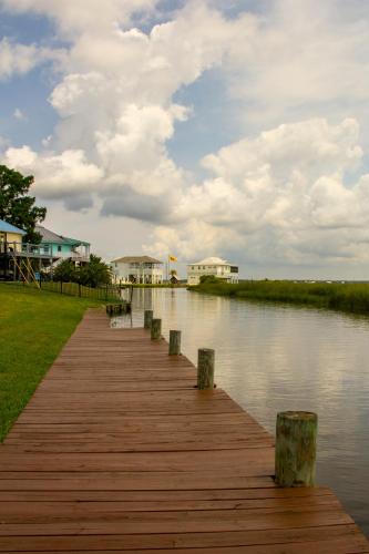 Waterfront Home with dock, sleeps 10