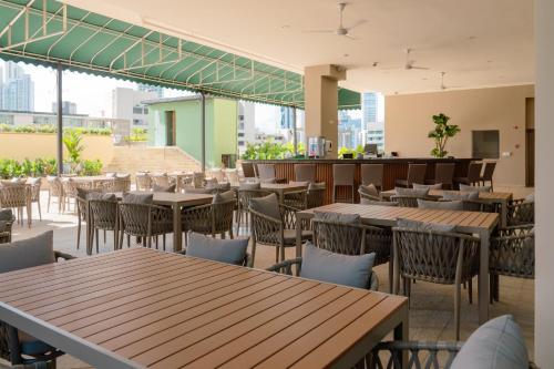 Waymore Hotel Spa & Casino - image 2