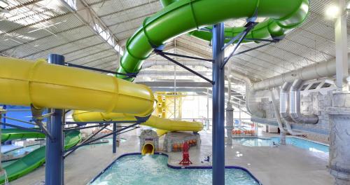 สวนน้ำ, เมาต์โอลิมปัส วอเตอร์ พาร์ค แอนด์ ธีม พาร์ค รีสอร์ต (MT. OLYMPUS WATER PARK AND THEME PARK RESORT) in วิสคอนซินเดลส์ (WI)