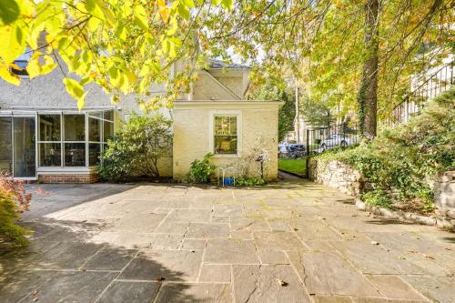 Walk to Harbor! Historic Mamaroneck Guest House in New Rochelle