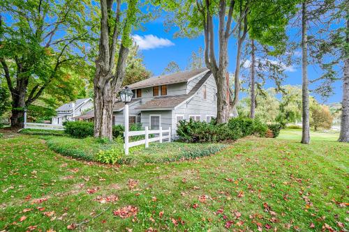 Lakefront Charmer - Main House