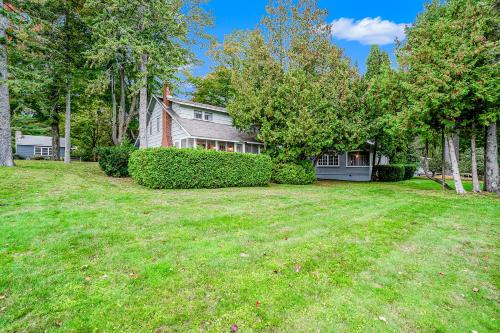 Lakefront Charmer - Main House