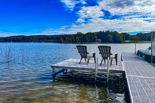 Lakefront Charmer - Main House