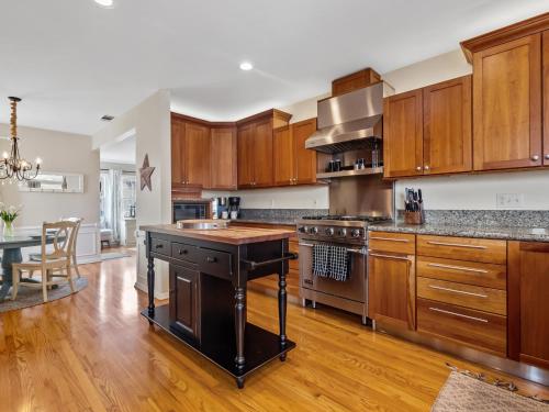 Kitchen, Luxury beach home one block from ocean with spa, WiFi, & gorgeous outdoor space in Sunset Cliffs