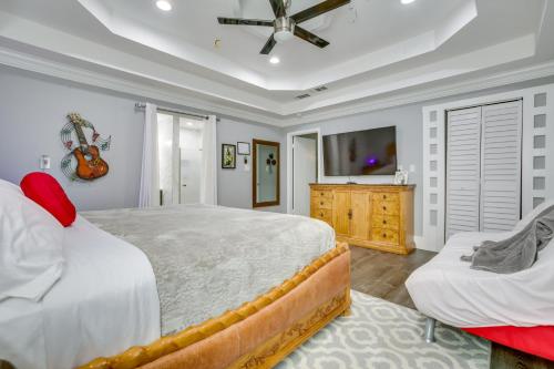Eclectic Westwego Retreat with Sunroom and Patio! - main image
