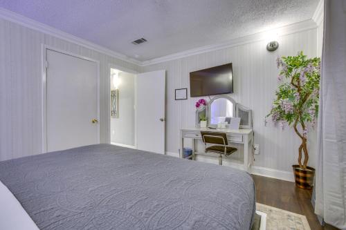 Eclectic Westwego Retreat with Sunroom and Patio! - image 10