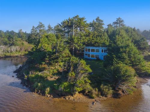 Tranquil Tides- Cape Meares Lakefront Beach Home thumb 2