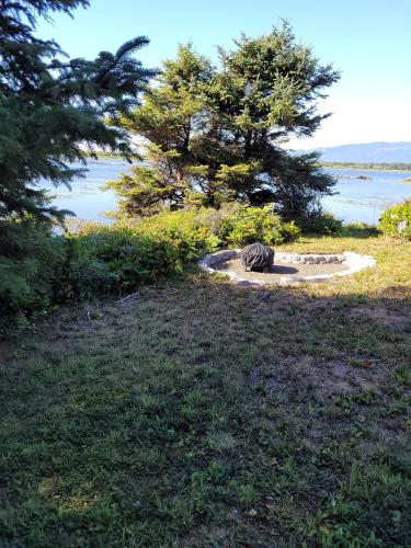 Tranquil Tides- Cape Meares Lakefront Beach Home detail