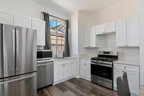 Large 4bed 3bath near Universal studio Burbank airport Hollywood in Los Angeles in Los Angeles, USA