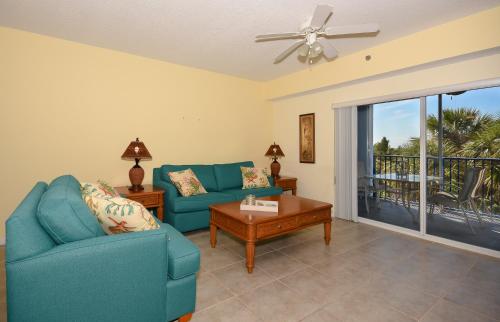 Tastefully decorated 32 with Views of the Estuary OW10-304 in New Smyrna Beach, USA
