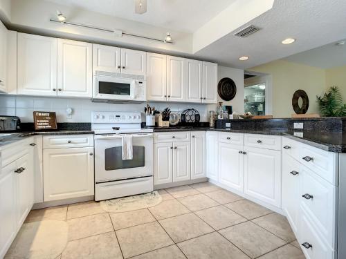 Gorgeous 32 corner unit with spectacular views of the pond ow15-401 in New Smyrna Beach, USA