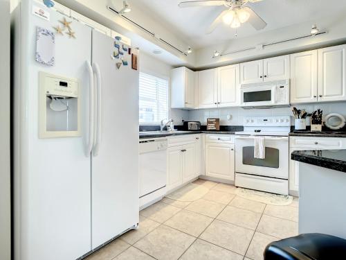 Gorgeous 32 corner unit with spectacular views of the pond ow15-401 in New Smyrna Beach, USA