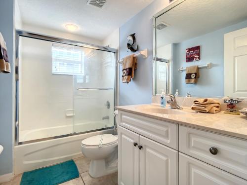 Gorgeous 32 corner unit with spectacular views of the pond ow15-401 in New Smyrna Beach, USA