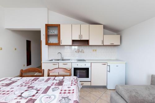 One-Bedroom Apartment image 6