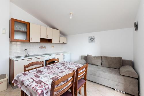 One-Bedroom Apartment image 7