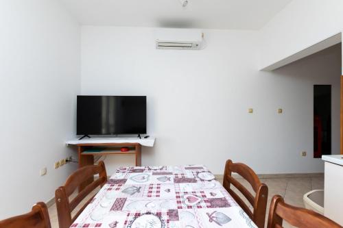 One-Bedroom Apartment image 5