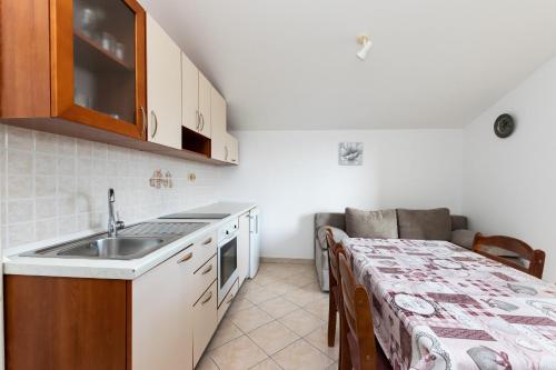 One-Bedroom Apartment image 8