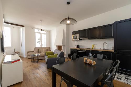 Les Suites R Bonaparte - Appartements de standing au cœur de la vieille ville piétonne