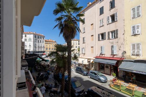 Les Suites R Bonaparte - Appartements de standing au cœur de la vieille ville piétonne