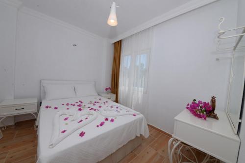 One-Bedroom Apartment image 4
