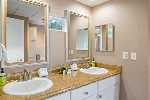 Amber Waters Hideaway Amber Waters Hideaway