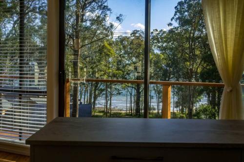 Изглед, Sojourn at the Cove - opposite Heros Beach in North Arm Cove