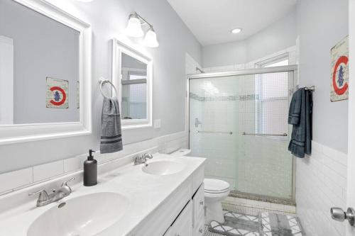 Game Day Getaway - 3BR in Vibrant Wrigleyville in Chicago, USA