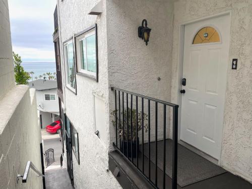 SurfView VR - Best Ocean and Pier View, 5 mins to Beach, Cozy Patio, Pet Friendly