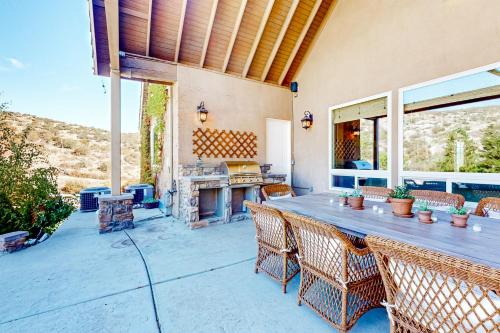 Quail Valley Hideaway in Cajon Junction, USA