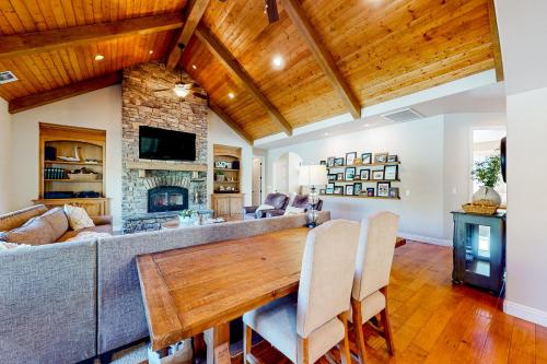 Quail Valley Hideaway in Cajon Junction, USA