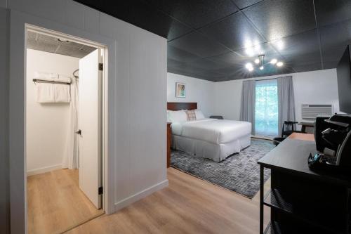 1 king bed, 1 sofa bed