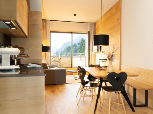 ห้องครัว, Apartment in Schrocken near Ski Arlberg in ชรอคเคิน