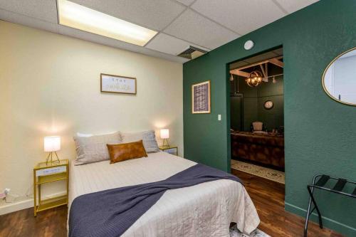 The Downtown ICT Experience 3br w/ Event Space