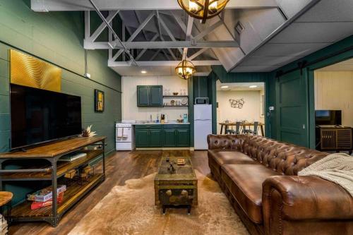 The Downtown ICT Experience 3br w/ Event Space