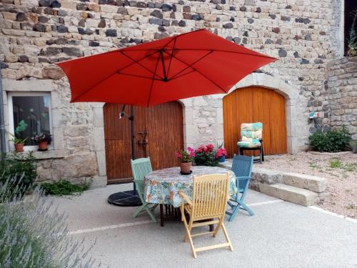 Gîte Saint-Germain-Laprade, 4 pièces, 5 personnes - FR-1-582-349 (Gite chaleureux avec cheminee pres du Puy-en-Velay, ideal pour familles et sejours professionnels - ) in 布拉瓦濟