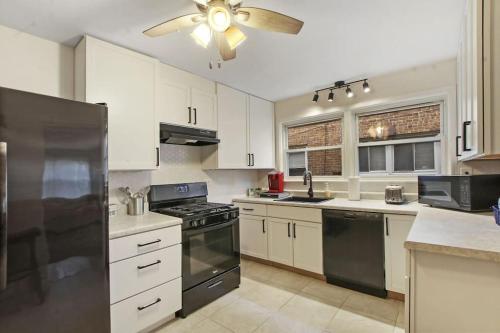 Condo by the park & lake in the heart of Evanston! in Evanston, USA
