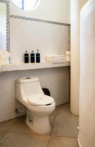 One-Bedroom Apartment image 7