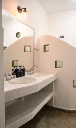 One-Bedroom Apartment room in Sonido del mar