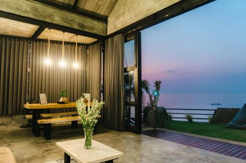 Seadmed, EJ House in Singaraja